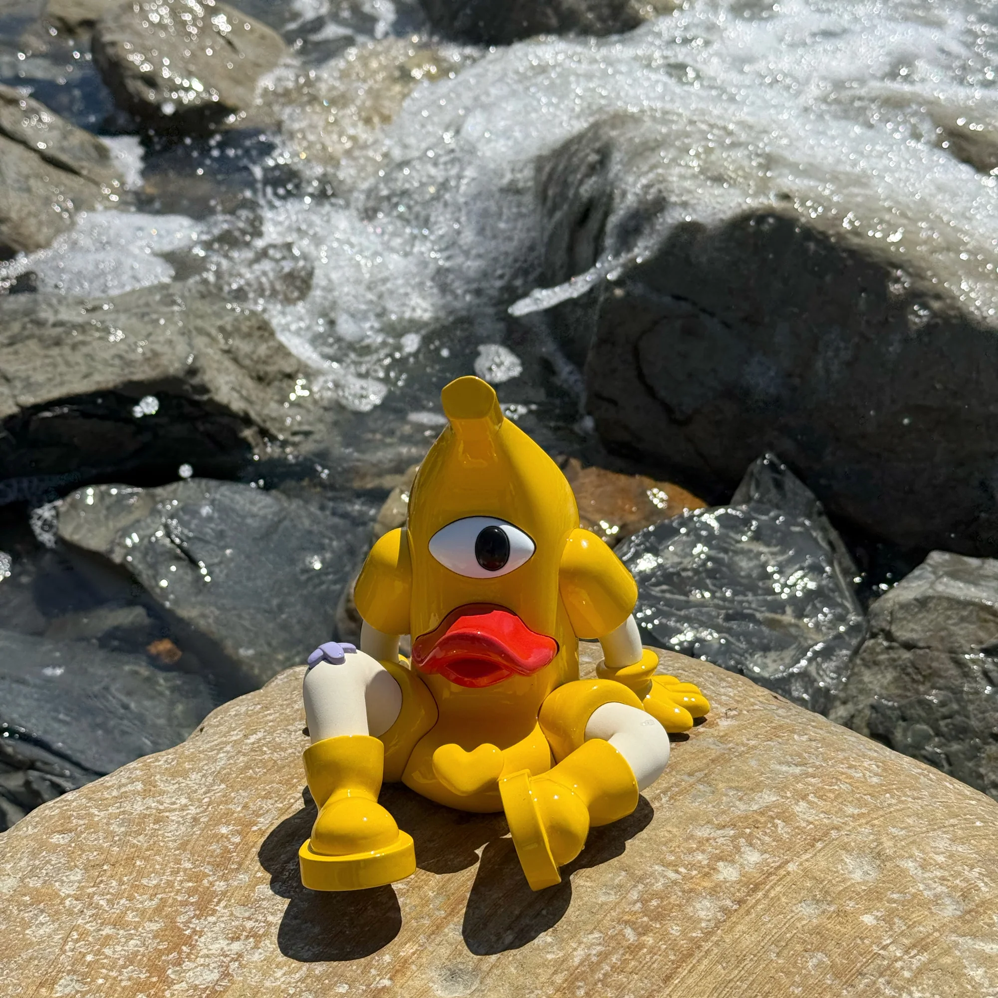 Banana Boy у воды